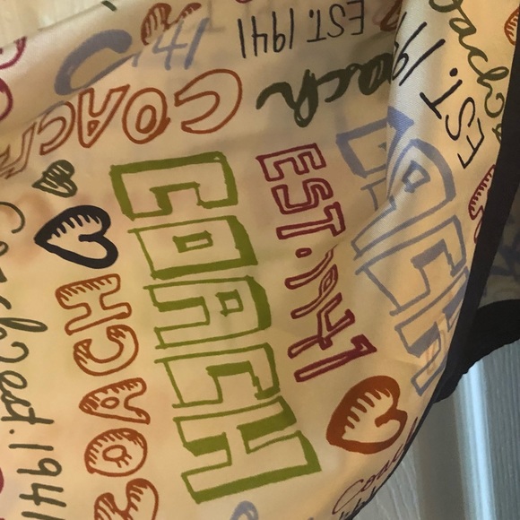 Selection of scarves - Picture 6 of 9